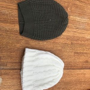 2 BEANIES (WHITE ONE FLEECE LINED)